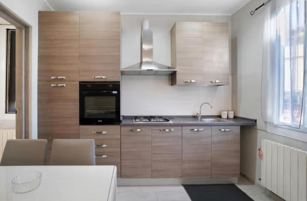 Casa Tiziano Parking Gratis 15 Minuti A Piedi Appartement San Remo
